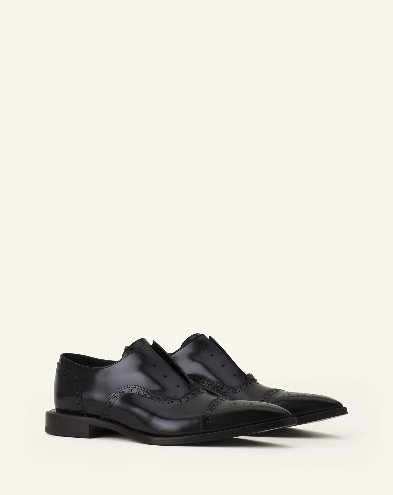 BROGUE OXFORD SHOE IN SHINY LEATHER - Image 2
