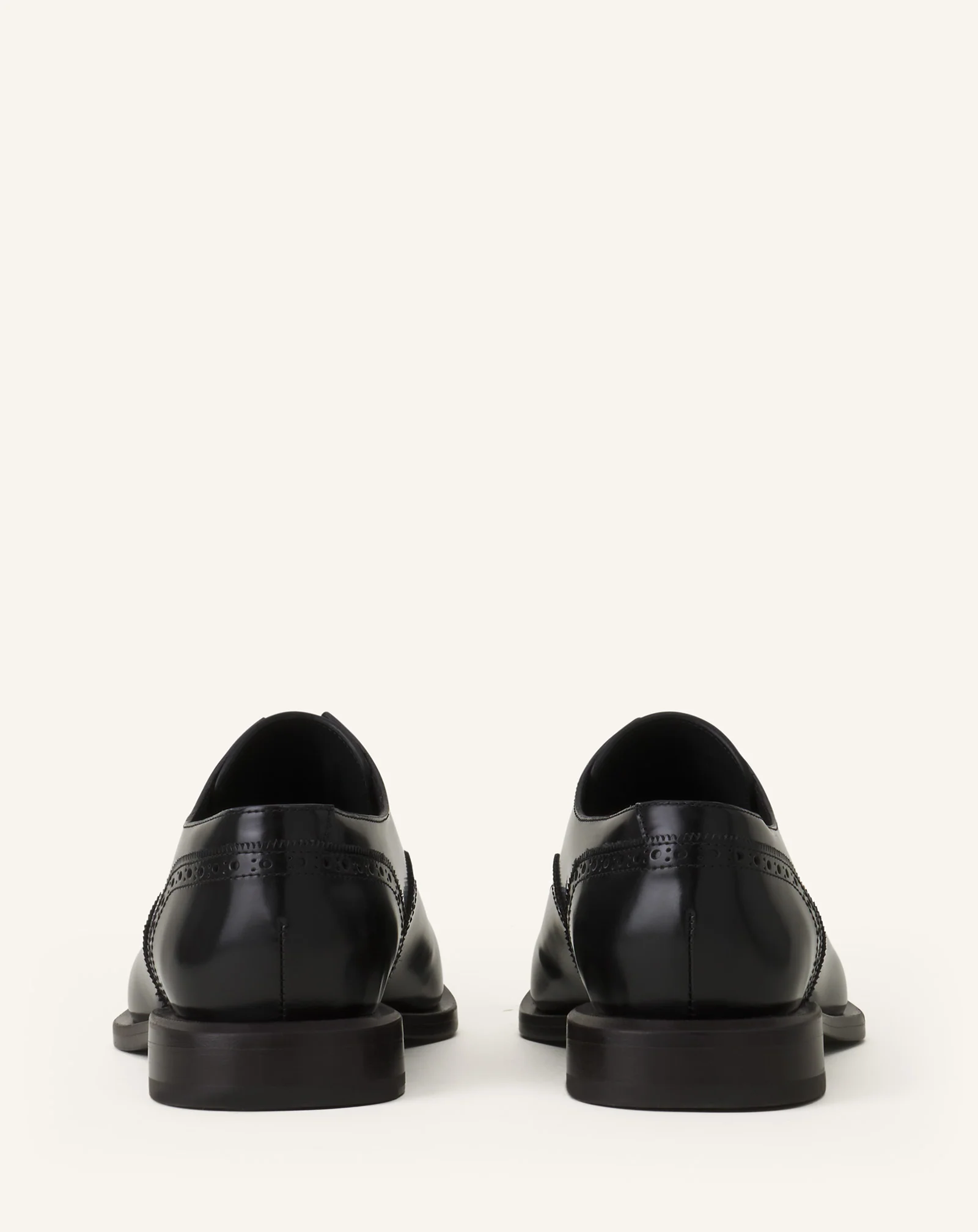 BROGUE OXFORD SHOE IN SHINY LEATHER - Image 3
