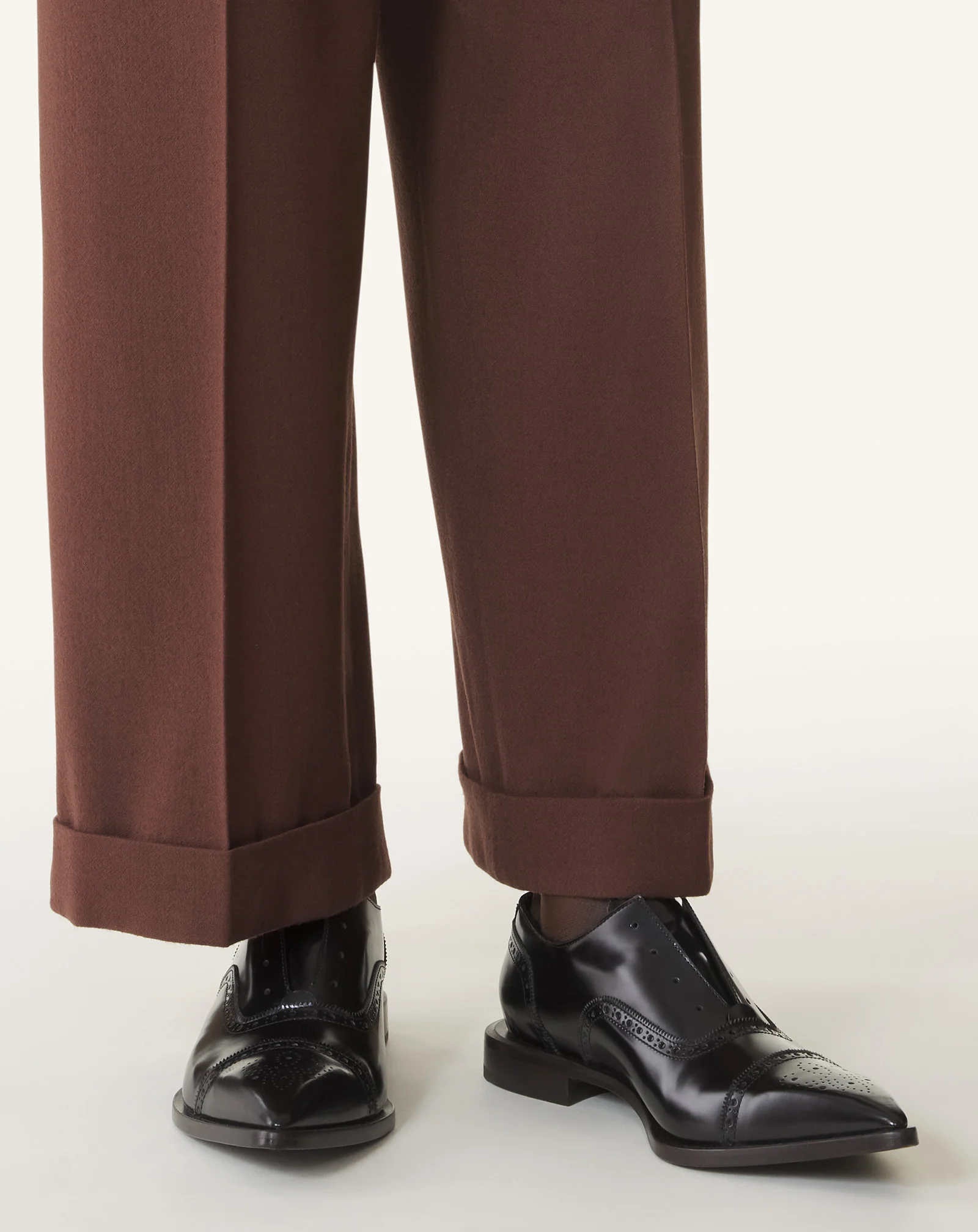 BROGUE OXFORD SHOE IN SHINY LEATHER - Image 7