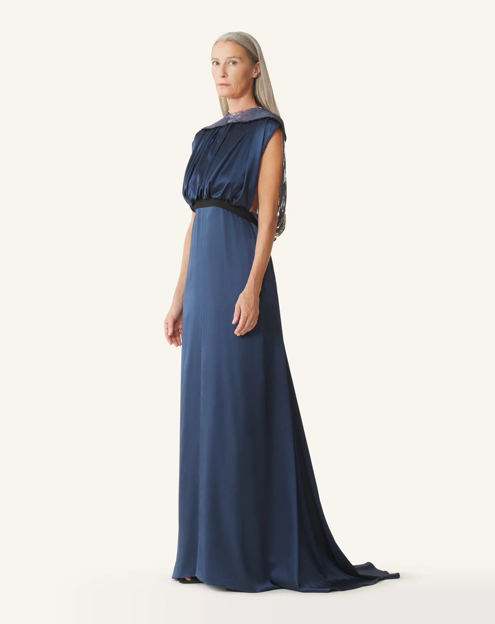 EMBROIDERED BACK DRESS IN SILK SATIN - Image 3