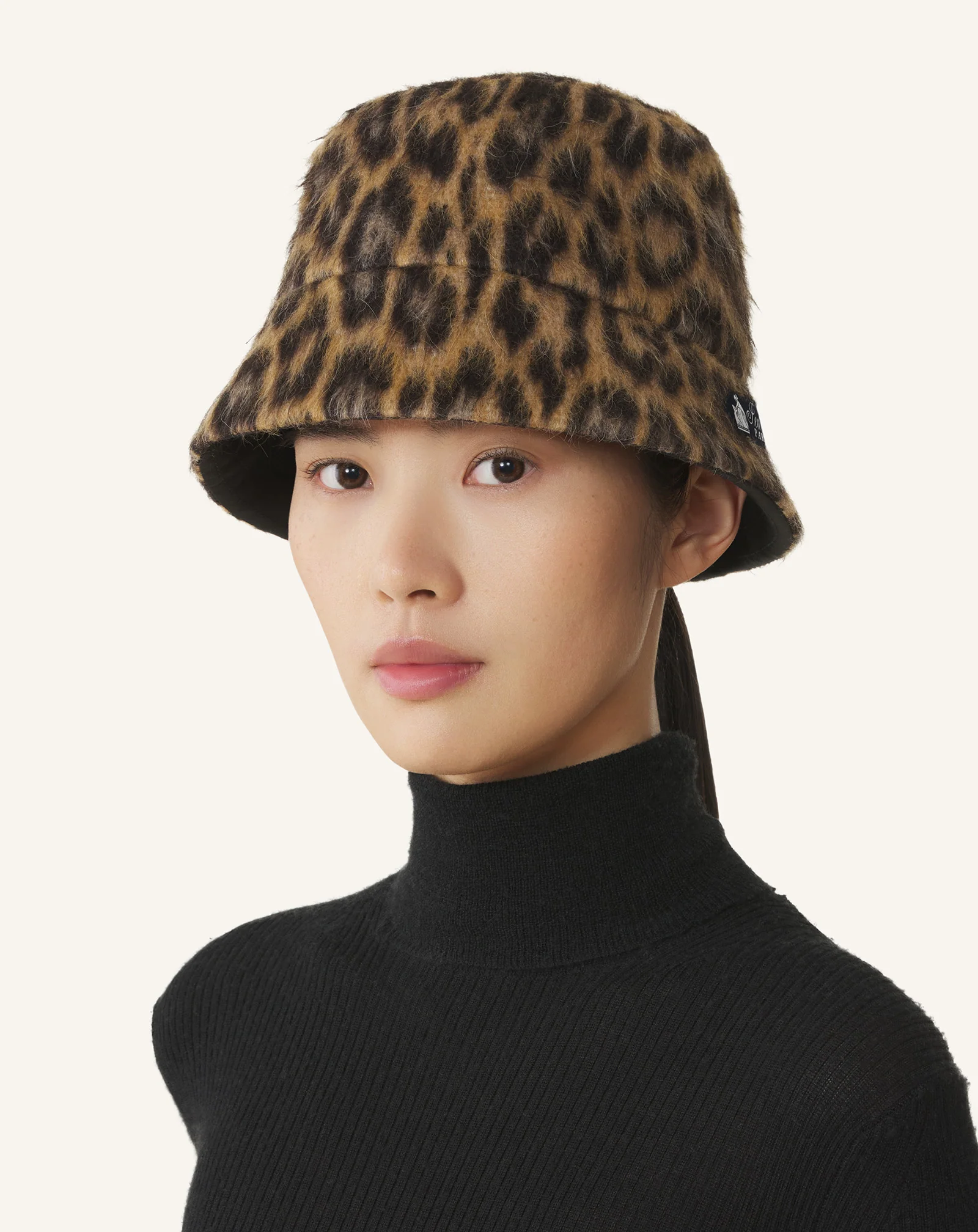 LEOPARD PRINT REVERSIBLE BUCKET HAT - Image 2