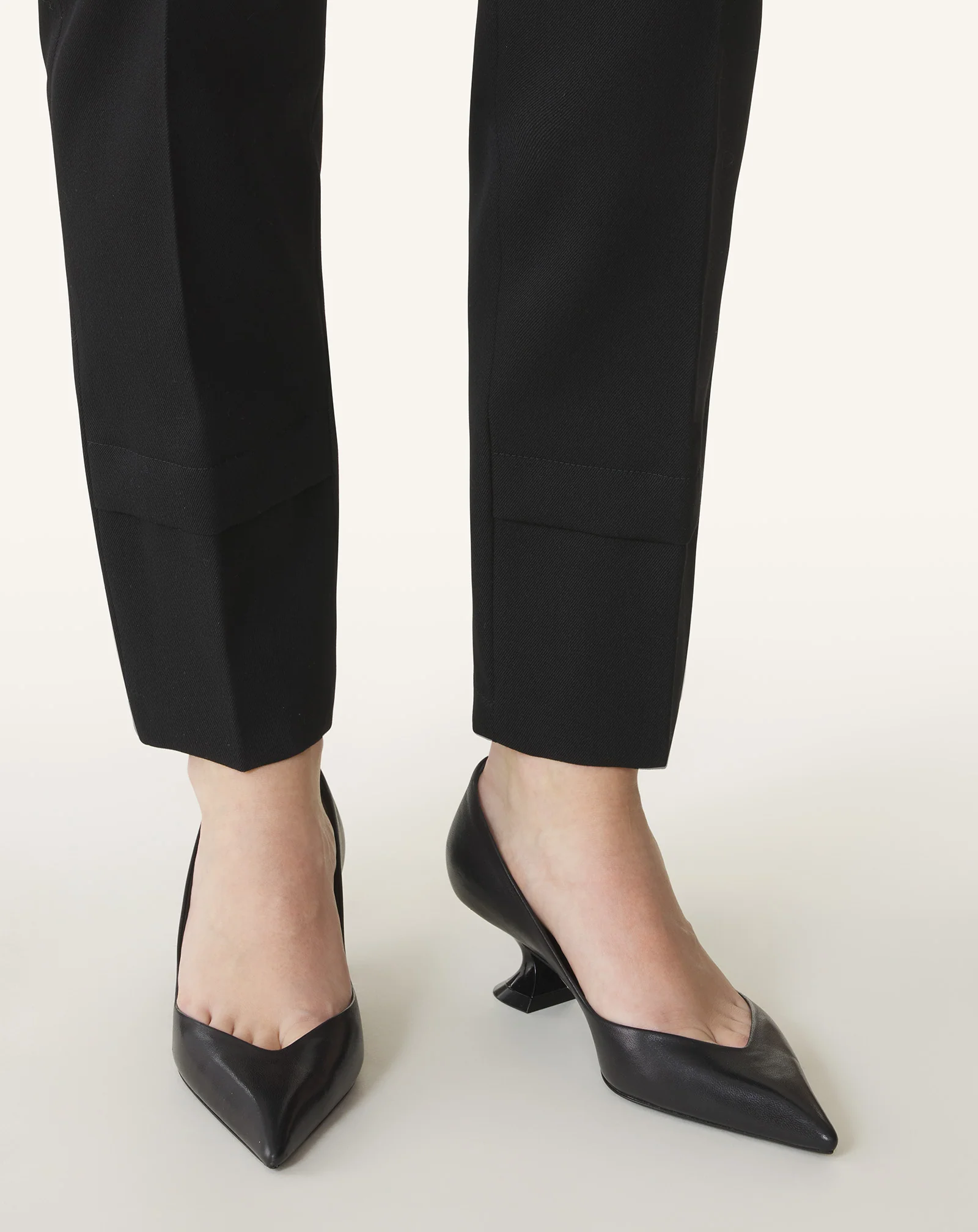 MIDNIGHT STEP PUMP IN LEATHER - Image 7